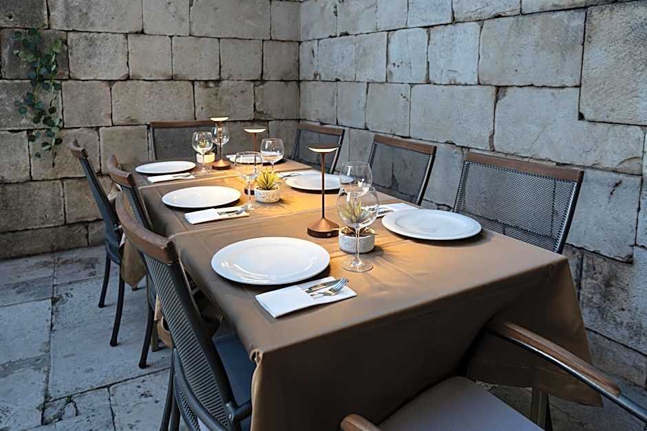 Hotel Peristil