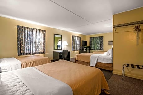 4 Double Beds, Nonsmoking