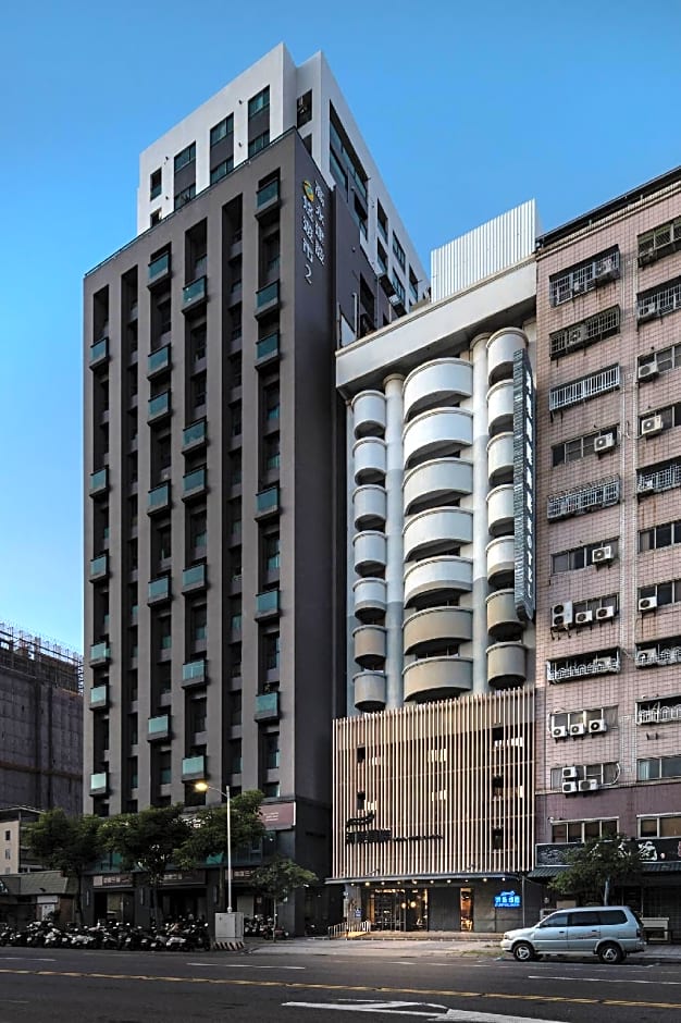 The Riverside Hotel International