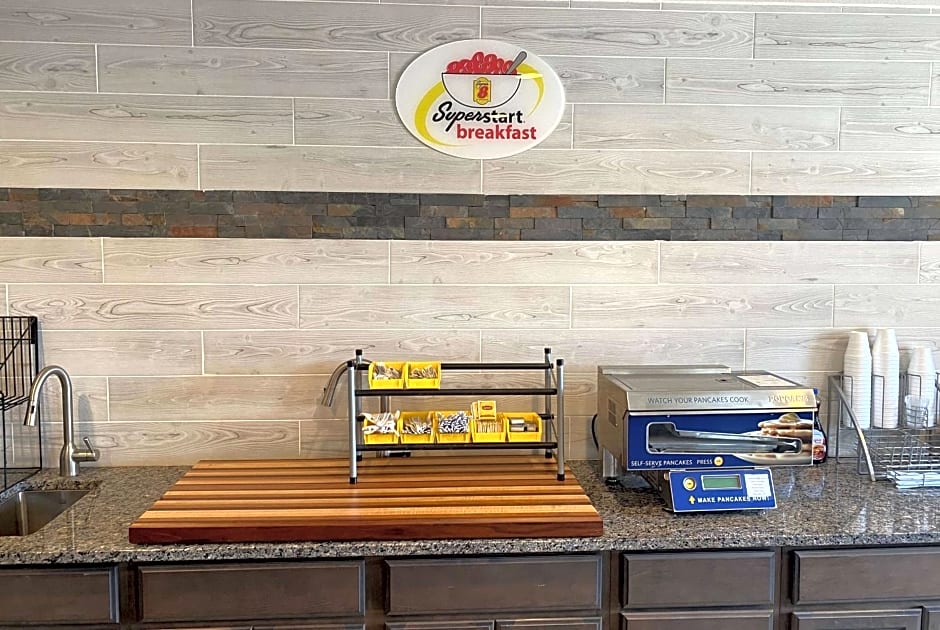 Super 8 by Wyndham Independence KS