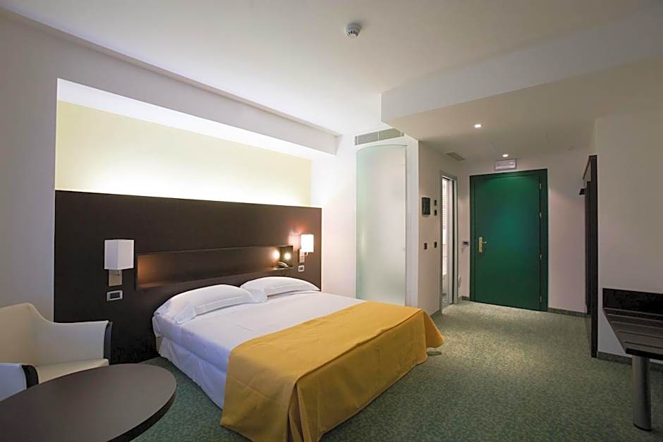 Hotel Senator