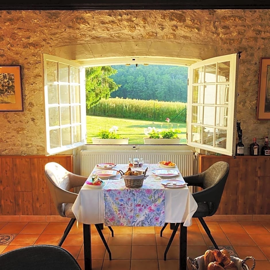 Sans Souci Bed and Breakfast Luxe Heated Pool and Restaurant