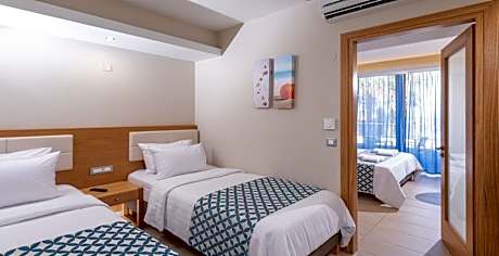 Economy Family Room with Land View (4 people)