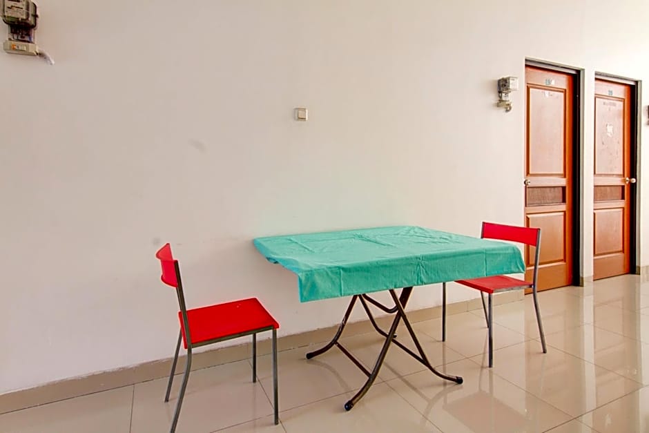 OYO Life 89990 Kost Waterfront 75 Sub