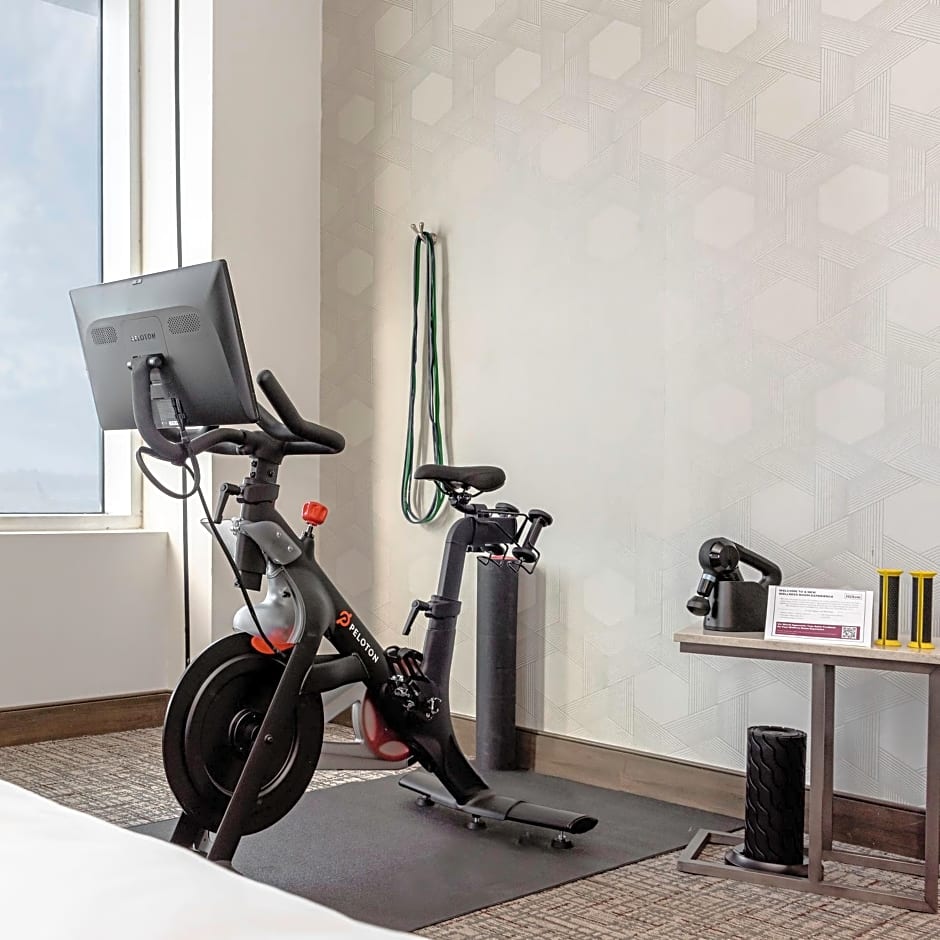 H Hotel Los Angeles, Curio Collection by Hilton
