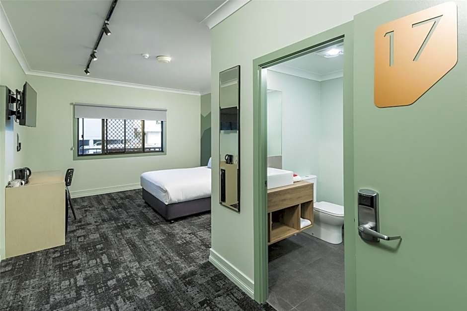 Nightcap at Atherton Hotel