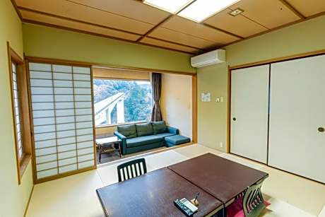 Japanese-Style Single Room
