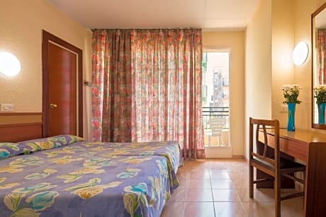 Twin Room (2 Adults)