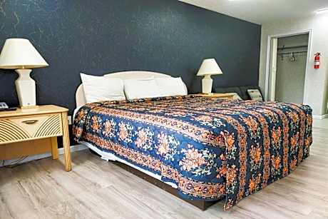 King Bed with Kitchenette