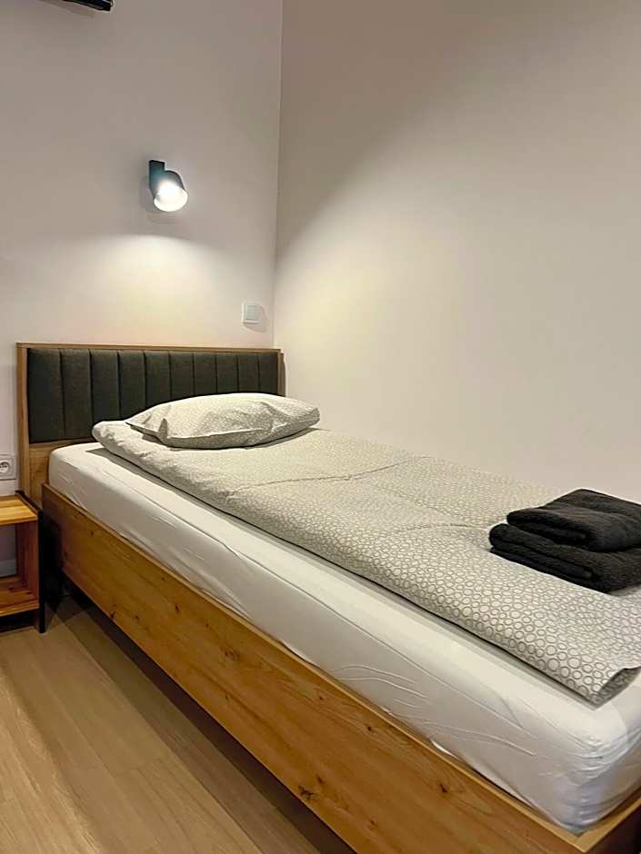 Old Tree Home & Restaurant