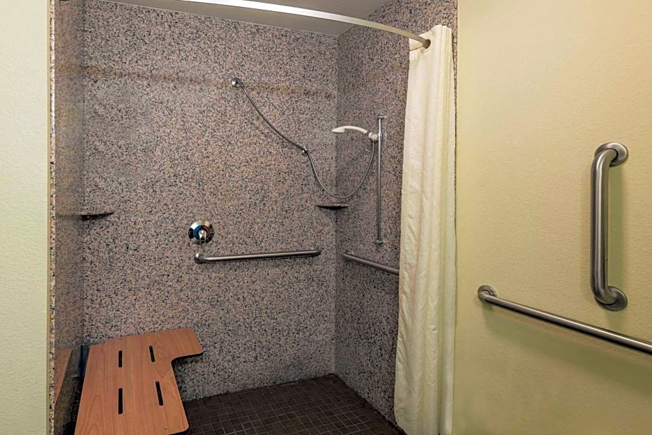 La Quinta Inn & Suites by Wyndham Las Vegas Airport South