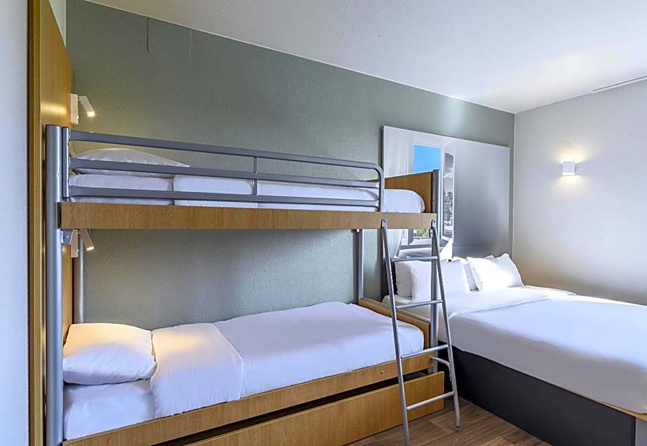 B&B HOTEL Orange - Échangeur A7 A9