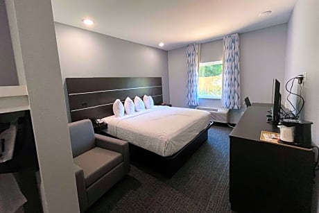 1 King Bed Efficiency Room Non-Smoking