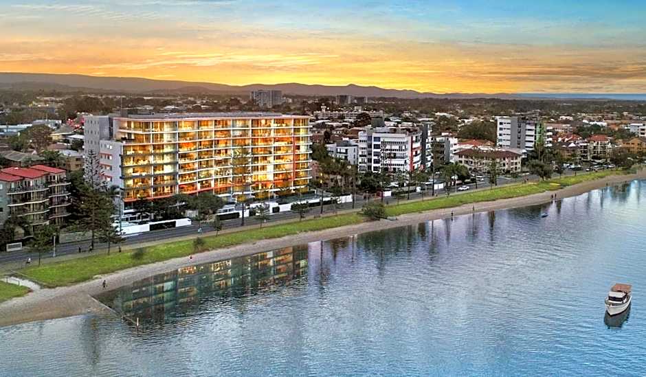 Silvershore Apartments on the Broadwater