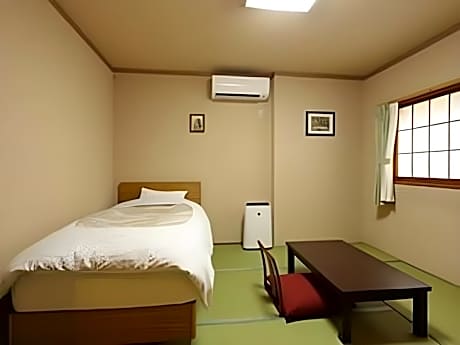 Wa Japanese Style Room with 14 Tatami