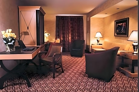 2 Double Beds Suite Non-Smoking PMS/Voice Only