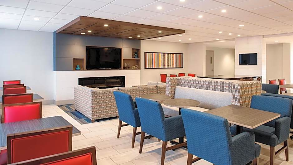 Holiday Inn Express Airdrie By IHG