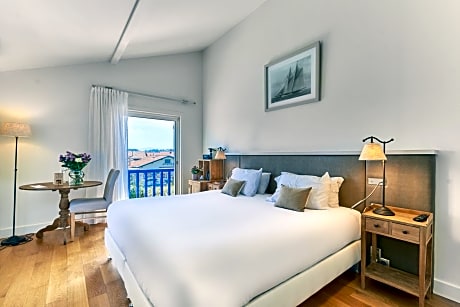Standard Double Room with City View
