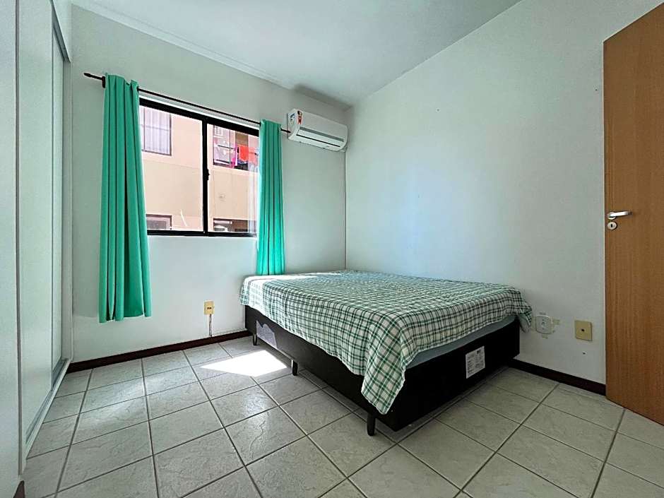 B481 Apto 3 quartos frente para avenida 8 pessoas