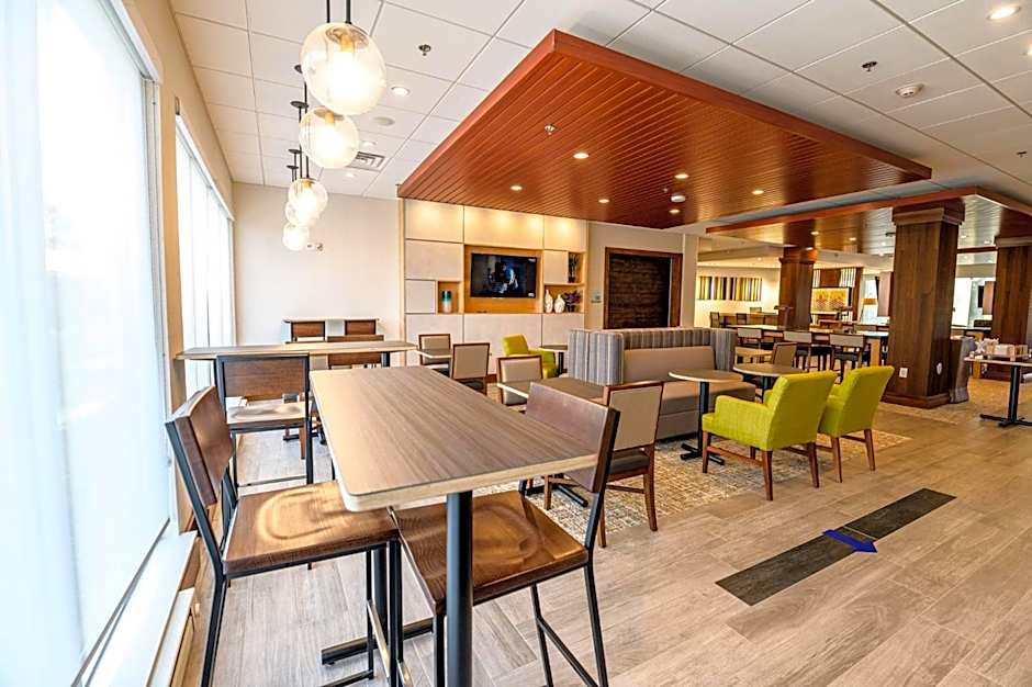 Holiday Inn Express & Suites Dayton East - Beavercreek by IHG