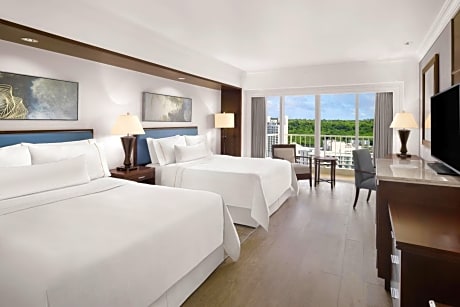 Executive level, Club Guest room, 2 Queen(s), Partial ocean view, High floor, Balcony