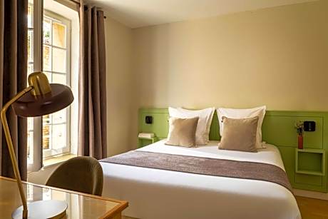 Interconnecting Family Room