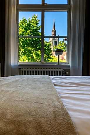 Single Room with Shared Bathroom