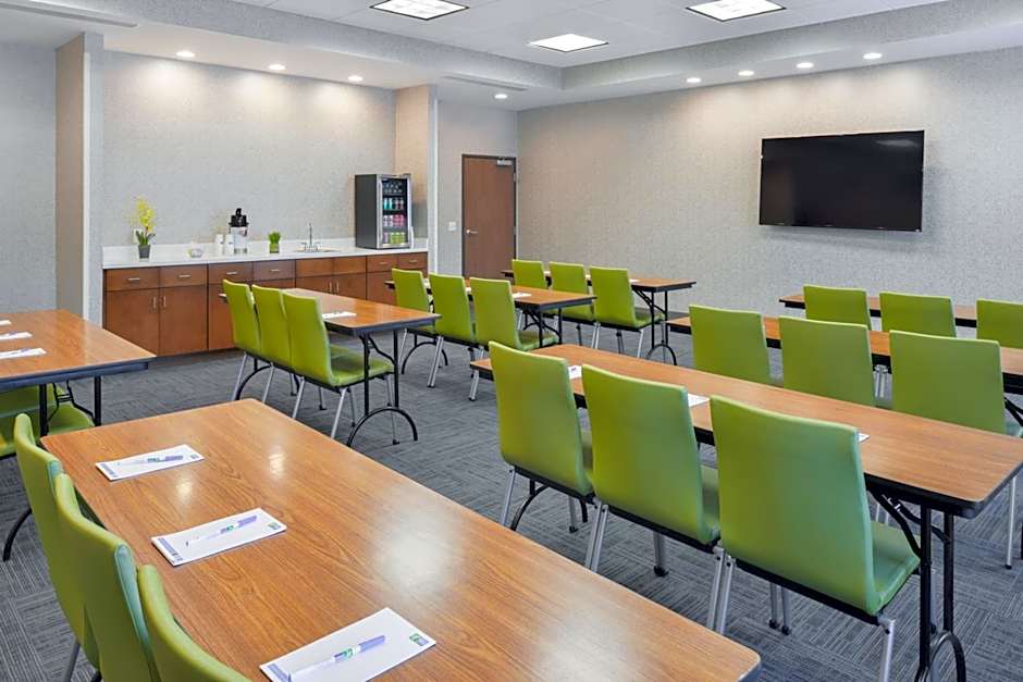 Holiday Inn Express & Suites Salem By IHG