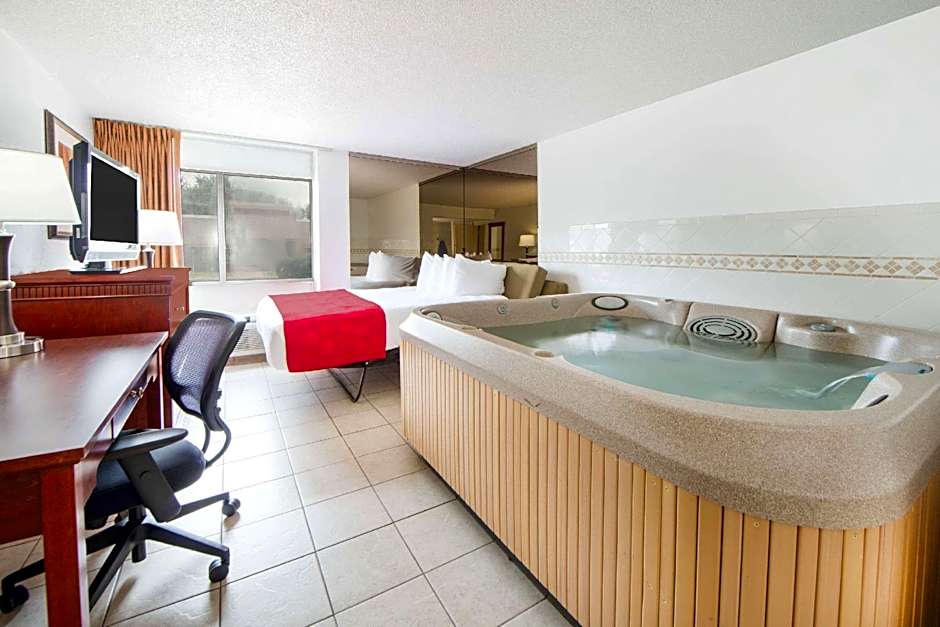 Ramada by Wyndham Enid