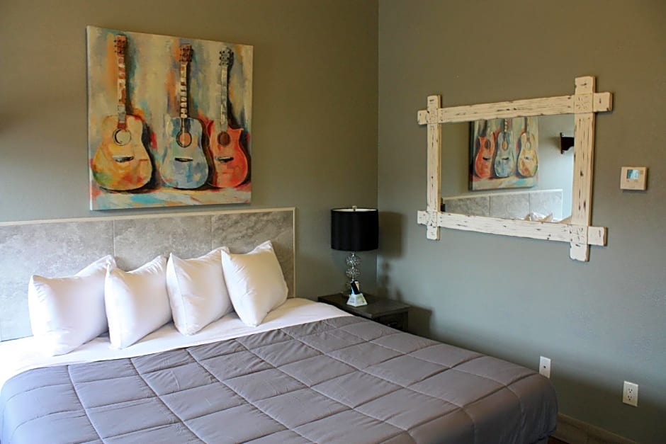 Photo 1 of 24 of Price Pointe Inn