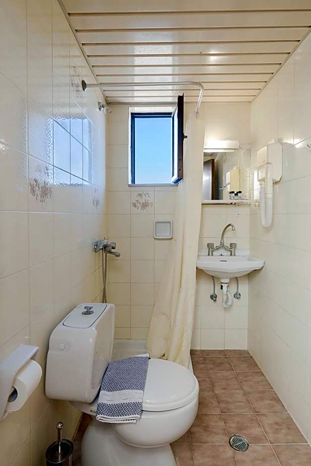 Heleni Beach Hotel