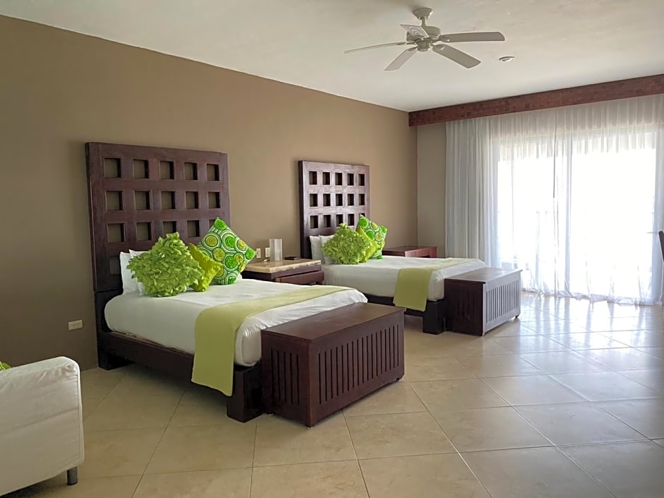 Casa del Puerto by MIJ - Beachfront Hotel