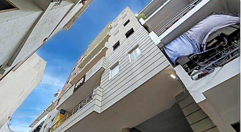 Hotel O Wamson Alpha Co living Stays