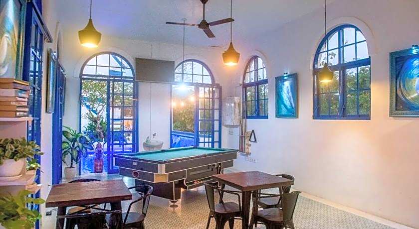 Bombora Surf Camp Hotel