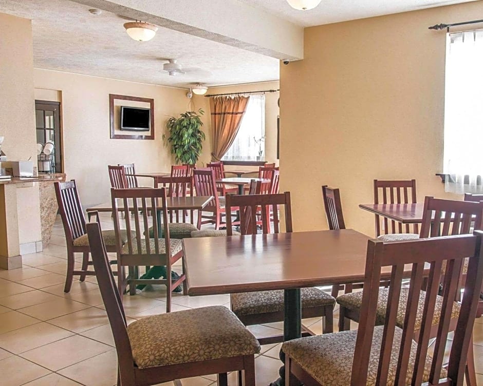 Comfort Inn Whitehall near Michigan's Adventure