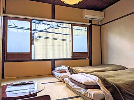 Economy Triple Room with Shared Bathroom