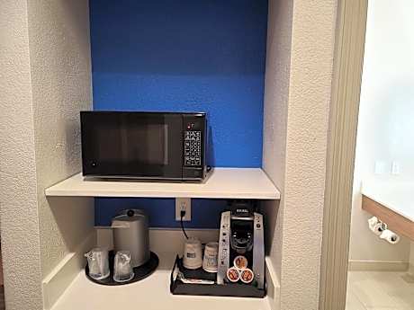 Queen Suite with Two Queen Beds and Mobility Accessible Bathtub - Non-Smoking