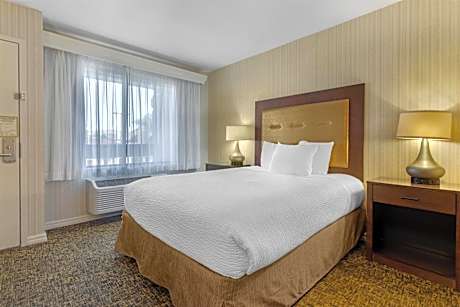 King Room - Upstairs/Non-Smoking