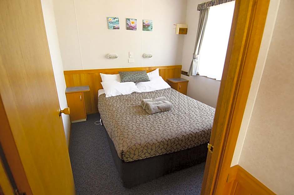 Lakeside Tourist Park