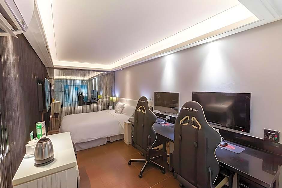 I Hotel