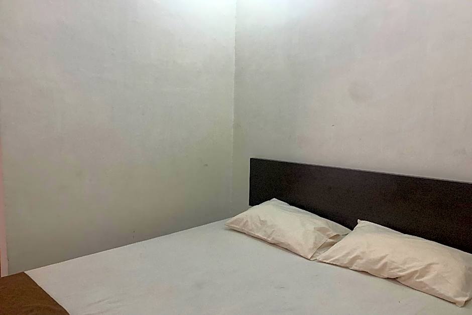 OYO 94020 Lia Kost Syariah Near Perkuburan bontonompo kahar muzakkar