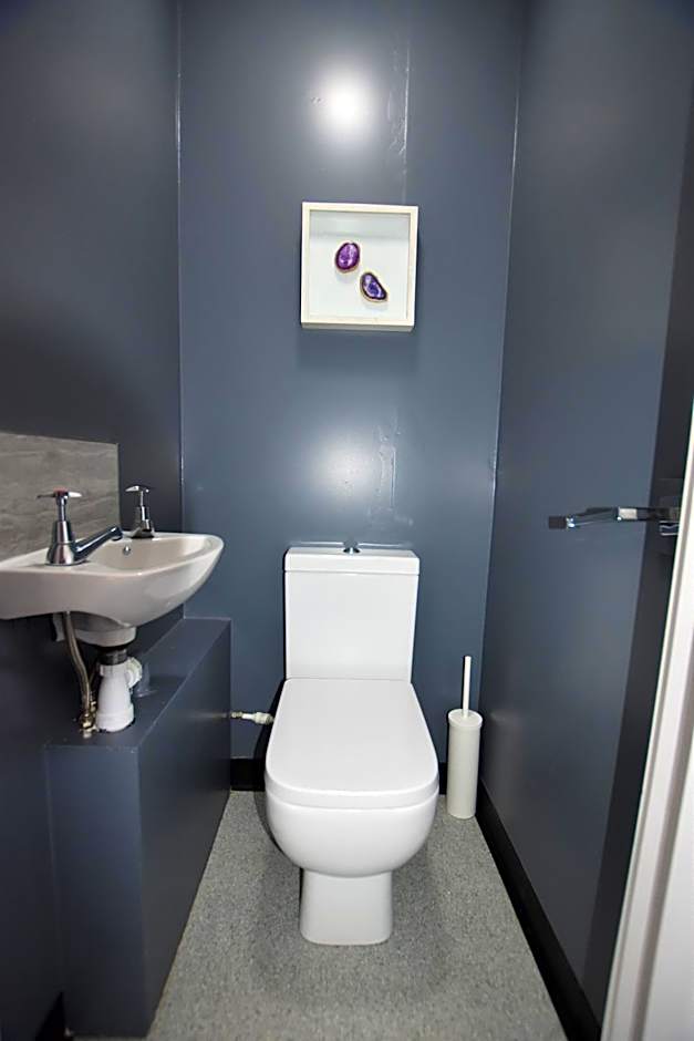 Dwell Living Central 5 BD, Sleeps 10