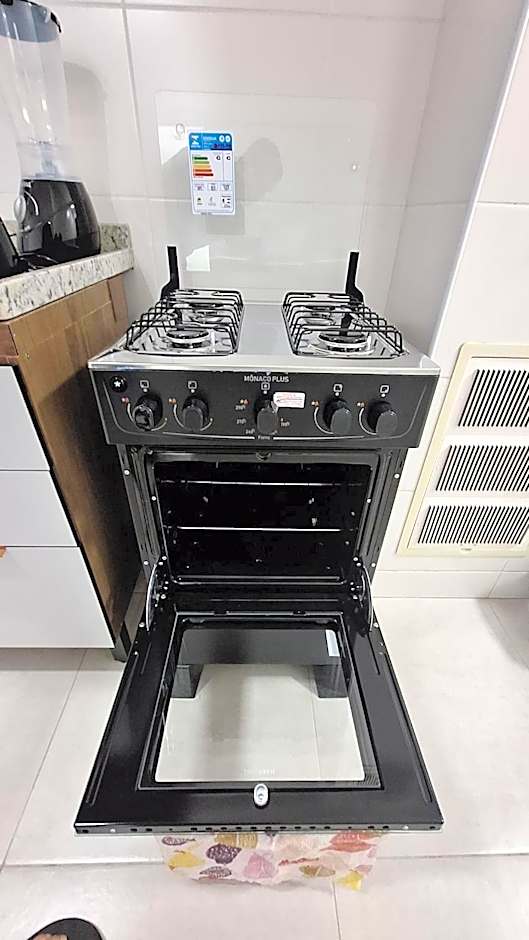 Apto moderno com varanda, piscina e academia