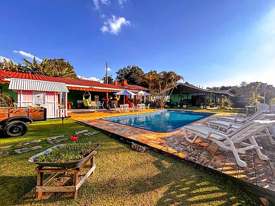 Chácara com piscina, churrasqueira, WiFi e quadra