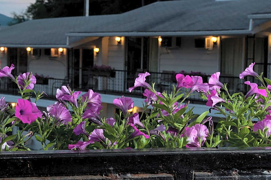 The Lake George Inn