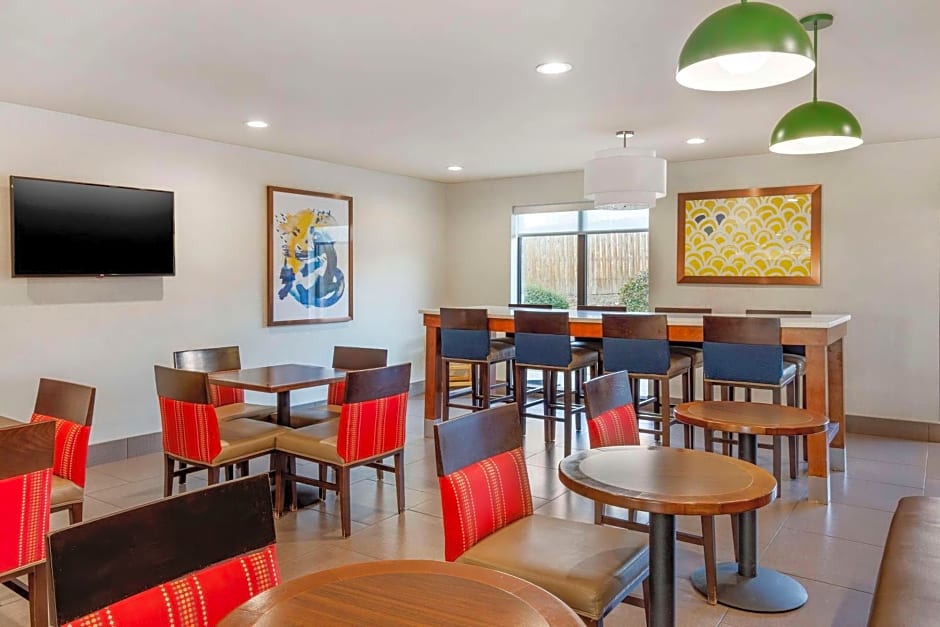Comfort Suites Whitsett