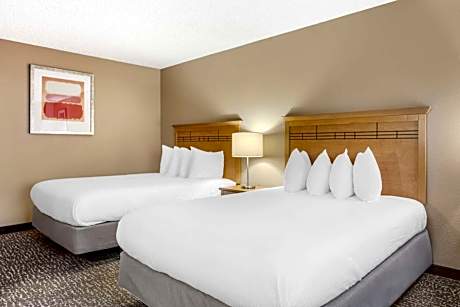 SUITE-2 QUEEN BEDS,NSMK,HI SPEED NET,FULL KITCHEN,FULL BREAKFAST