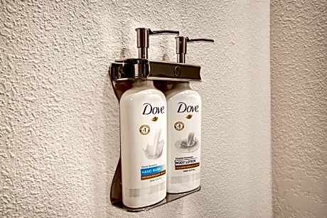 Queen Room with Two Queen Beds - Hearing Accessible