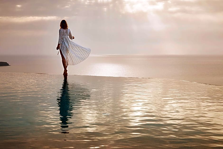 Santo Pure Oia Suites and Villas