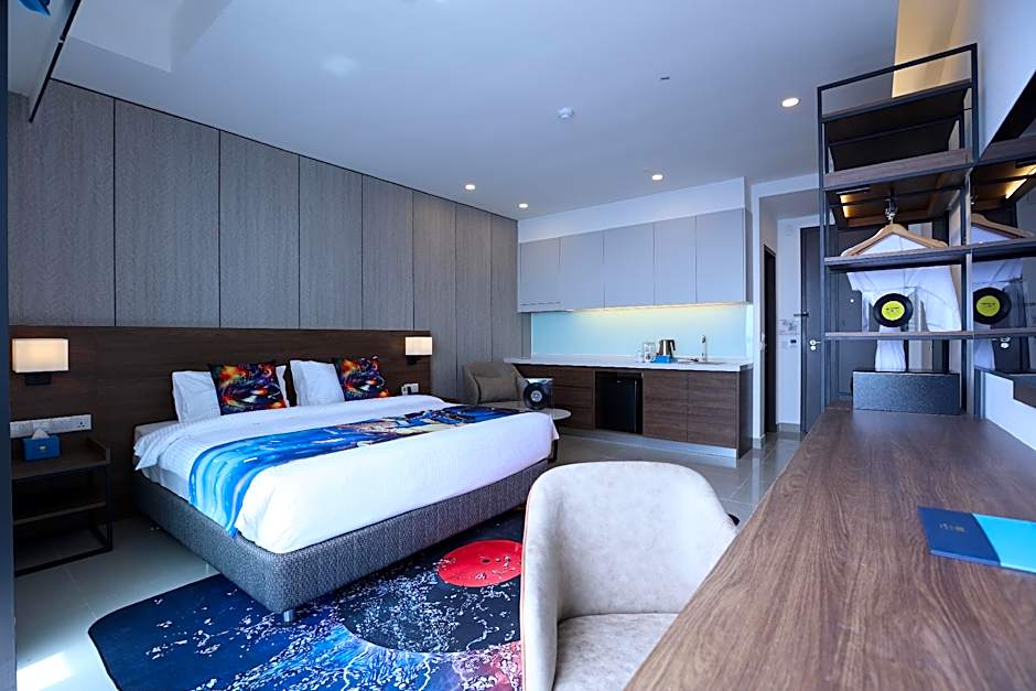 Photo 1 of 4 of Rock Star 1 King Bed